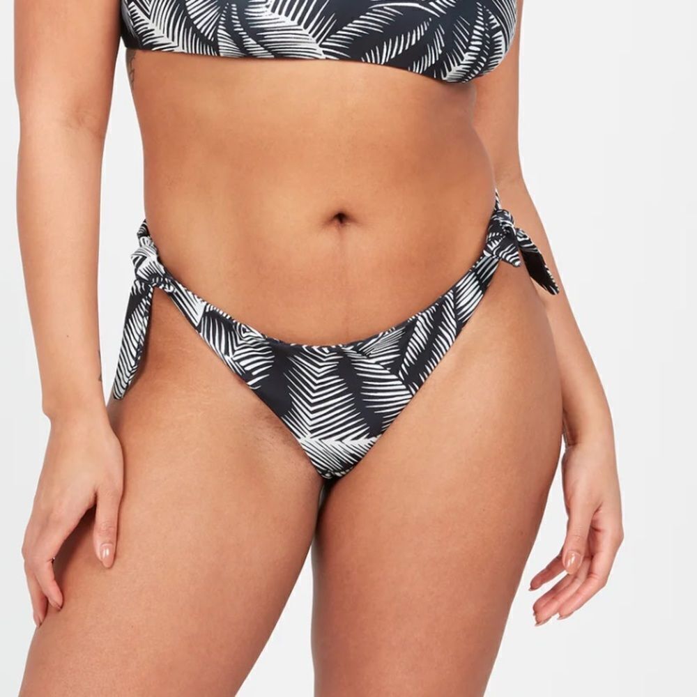NWT- Volcom- “Stay or leaf” the side tie- bikini full coverage bottoms